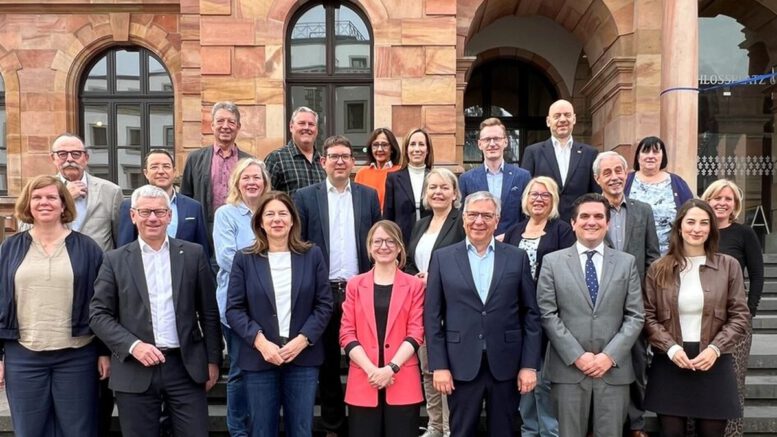 Neuer Magistrat in Wiesbaden tritt zu erster Sitzung zusammen