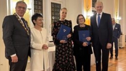 Scherbakowa und Nawalnaja erhalten Ludwig Beck Preis. Bürgermut Preis für zwei Retter aus Wiesbaden Scherbakowa und Nawalnaja erhalten Ludwig Beck Preis. Bürgermut Preis für zwei Retter aus Wiesbaden