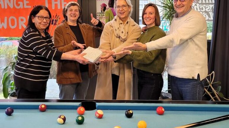 Stadtteilfest Schelmengraben übergibt 1.752 Euro an Kinder- und Jugendtelefon