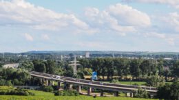 Vollsperrung der A671 bei Hochheim am 24. Januar wegen Arbeiten an der Mainbrücke Vollsperrung der A671 bei Hochheim am 24. Januar wegen Arbeiten an der Mainbrücke