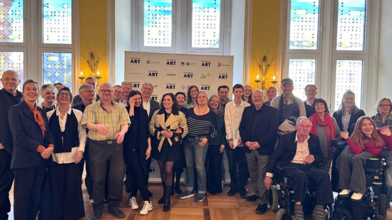 Wiesbaden startet inklusives Kunstprojekt touched by art mit Tandems und Auktion